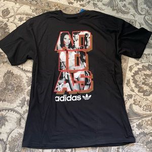 Adidas’s Graphic Tee Size XL Mens